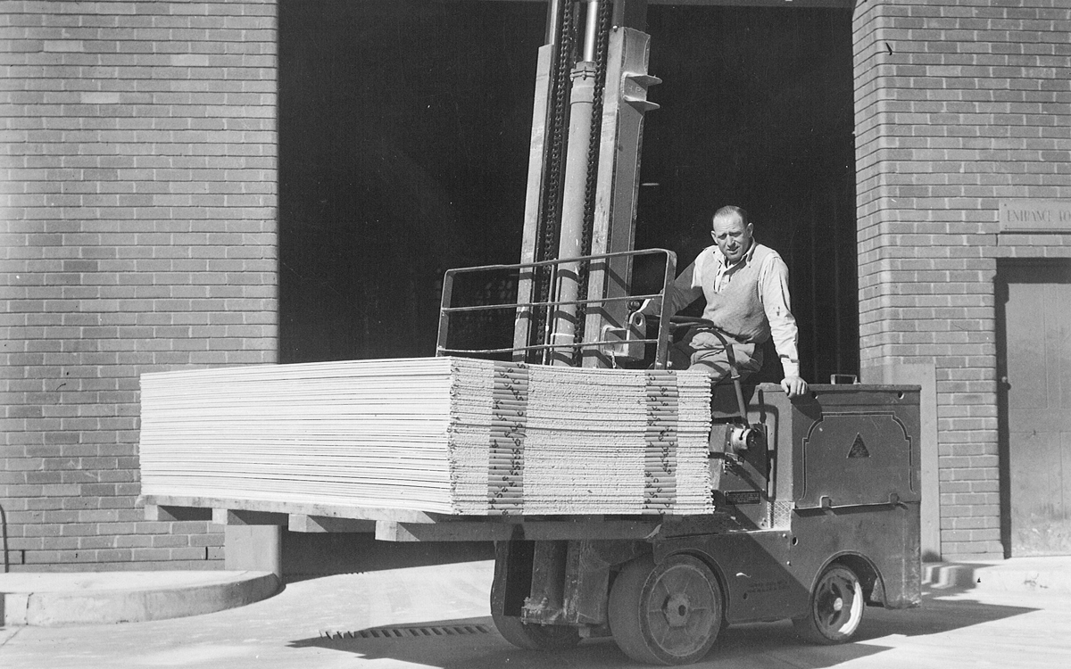 1947 Gyprock paper-faced plasterboard introduced to the Australian market