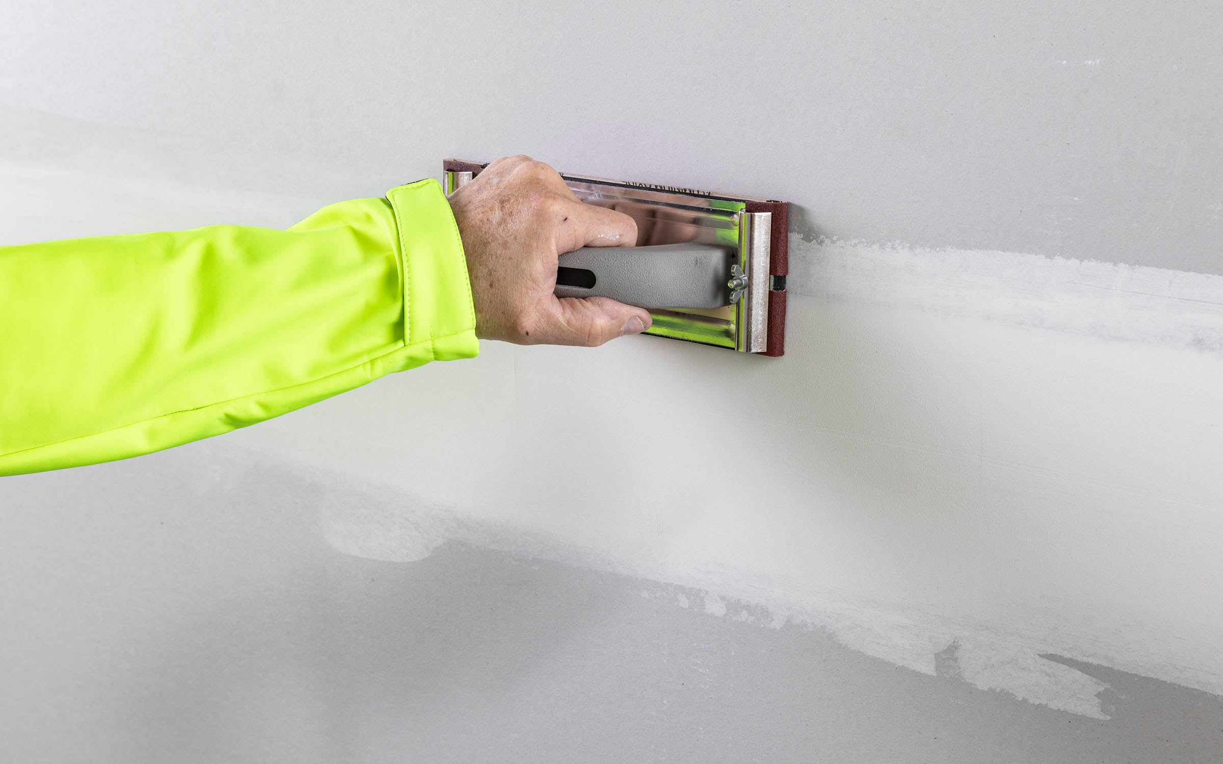 Gypocker smoothing joints of plasterboards.