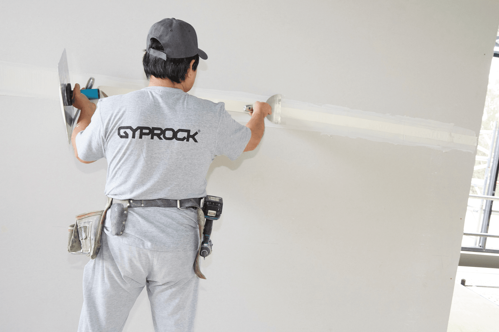 gyprock installer jointing knife compound